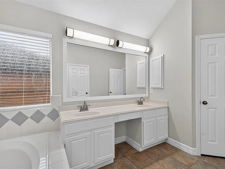 6706 Paigetree Ln — Photo 33