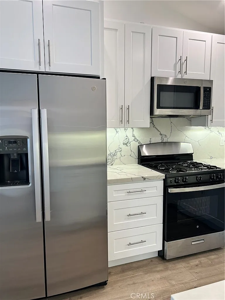 2 bed, 760 sqft, $2,800 — Photo 3