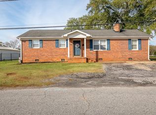 104 Gaston Dr, Woodruff, SC 29388