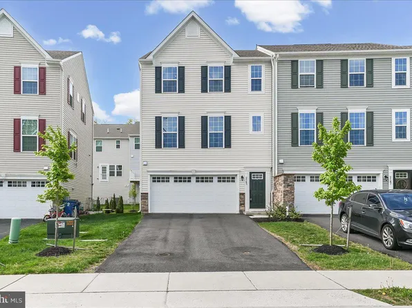 2145 Rivers Dr, Newark, DE 19702