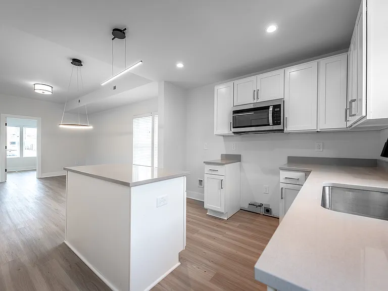 1020 E Rich St — Photo 5