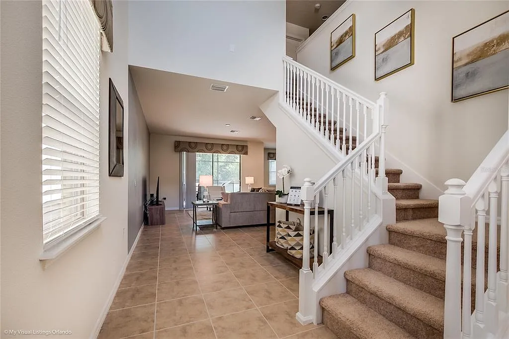 5 bed, 4.0 bath, 2492 sqft, $3,000 — Photo 4