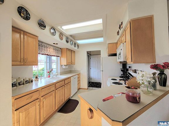4th image of 633 W Stratford Ct