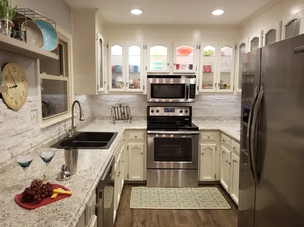 208 Colonial Dr, Belmont, NC 28012