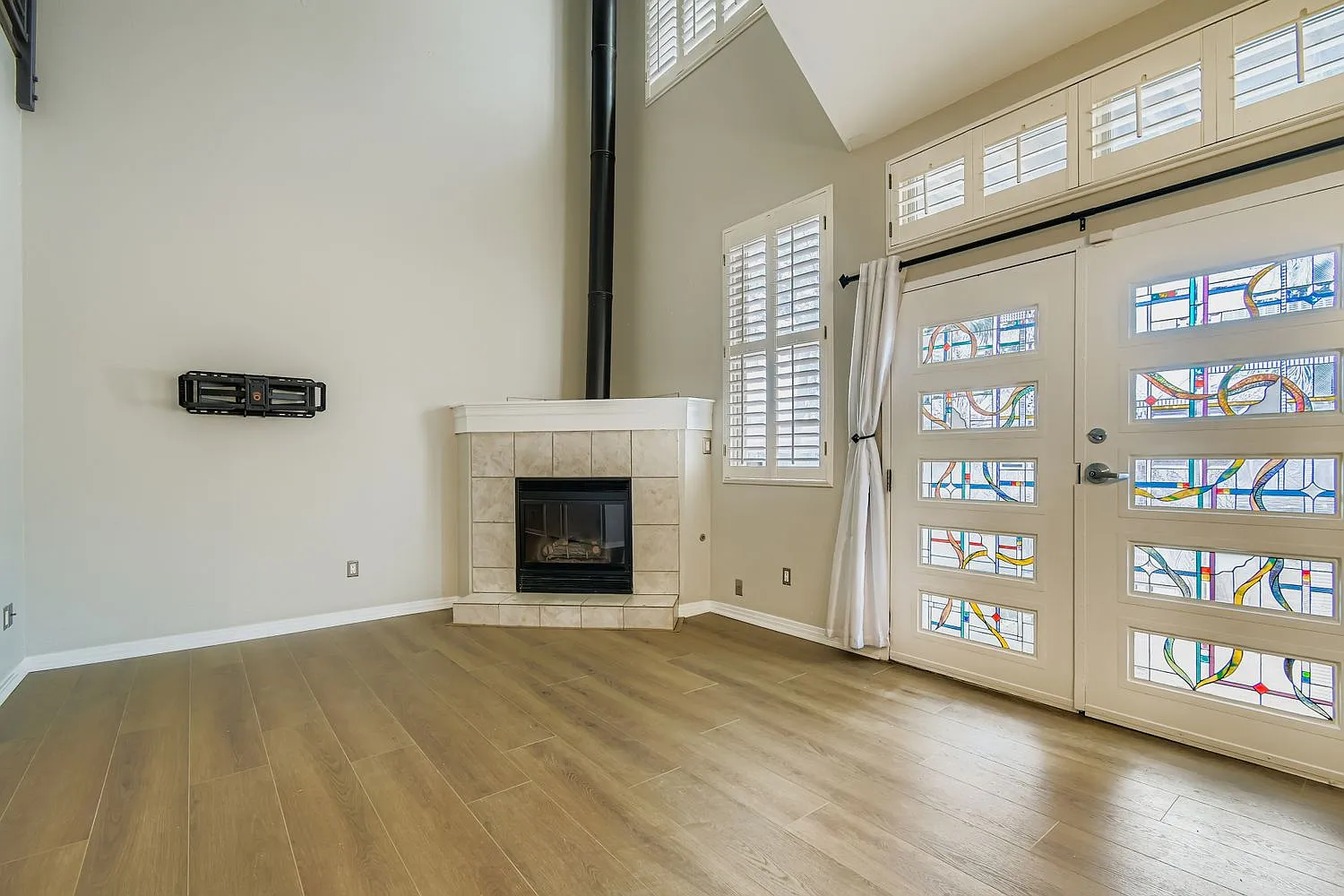 2 bed, 1295 sqft, $2,600 — Photo 2