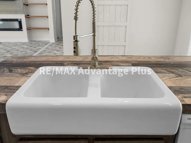 1407 Paradise Rd — Photo 16