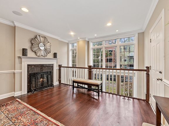 2nd image of 3251 N Kenmore Ave #1