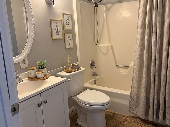 4th image of 1153 Langley Rd APT 3