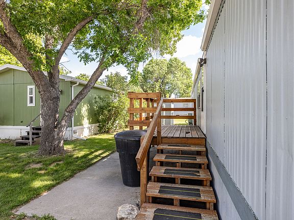 2nd image of 4 W Meadows Dr
