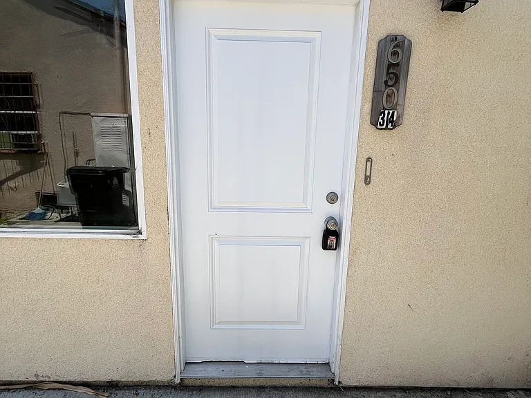 650 E 109th Pl #3/4 — Photo 2