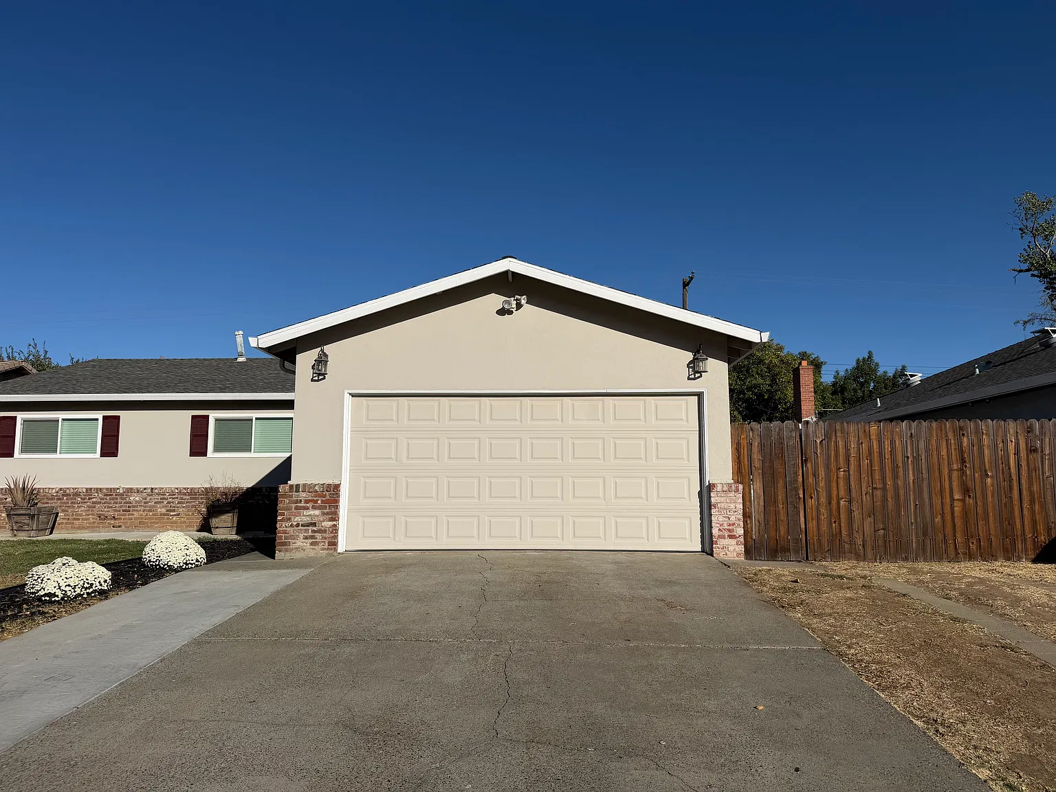 4 bed, 1200 sqft, $2,895 — Photo 2