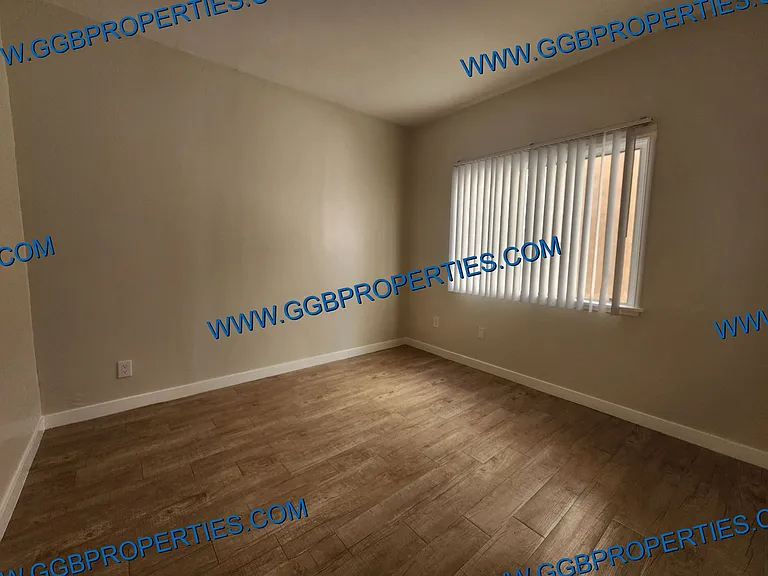 424 E 16th St — Photo 20