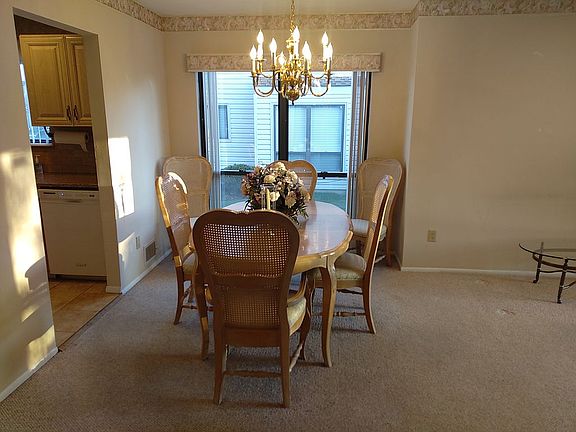 5th image of 12 Stanford Ct