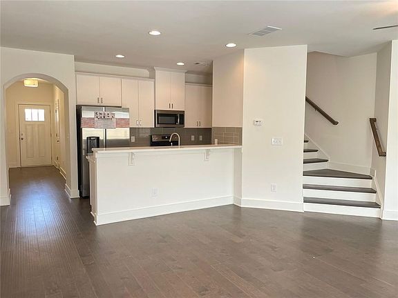 3rd image of 6435 Scudders Dr