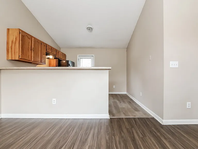 330 W Holt St — Photo 5