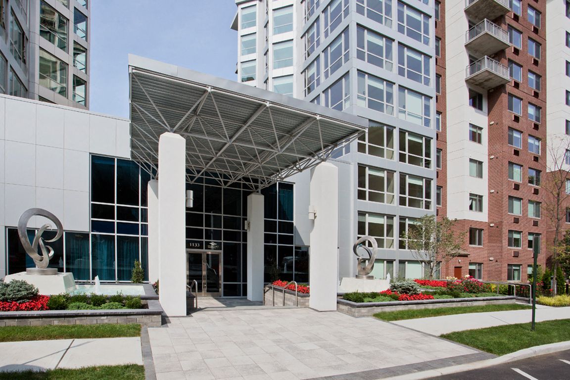 River Tides Entrance with Sculptural Fountains