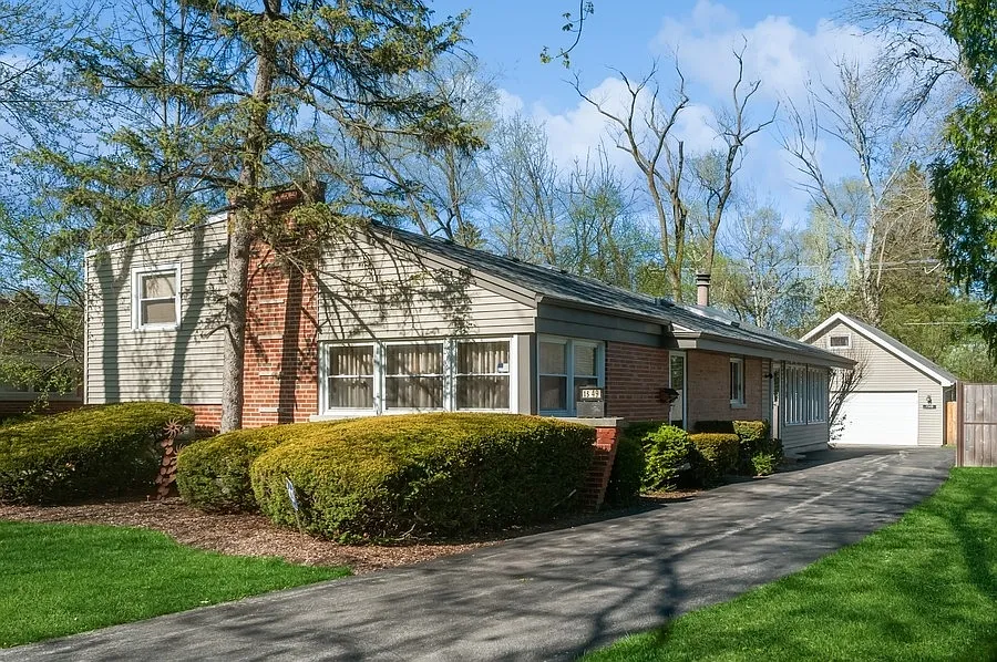 1549 Arbor Ave photo 1
