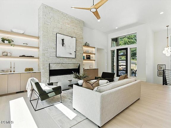 5th image of 415 Woodland Dr