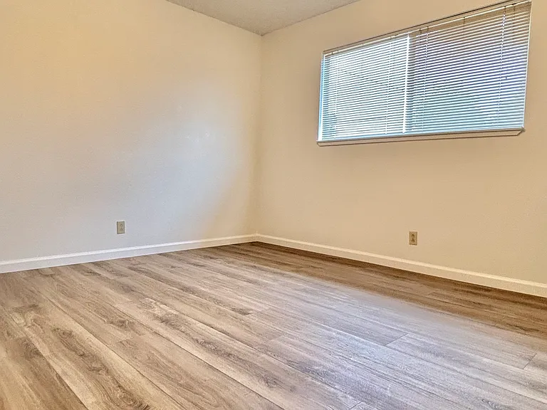 137 Argonaut St — Photo 17