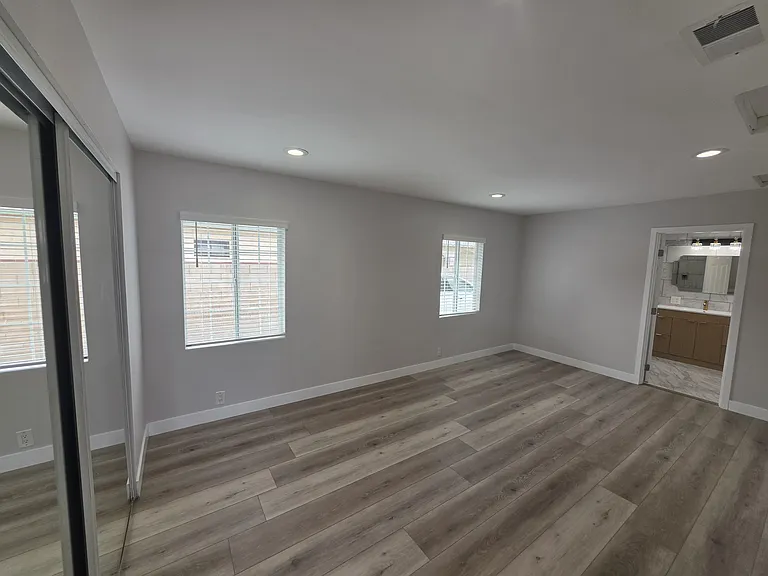 10303 Arminta St — Photo 2