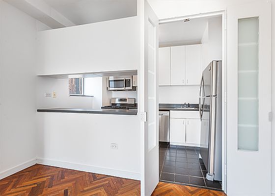 4th image of 360 E 88th St APT 8B