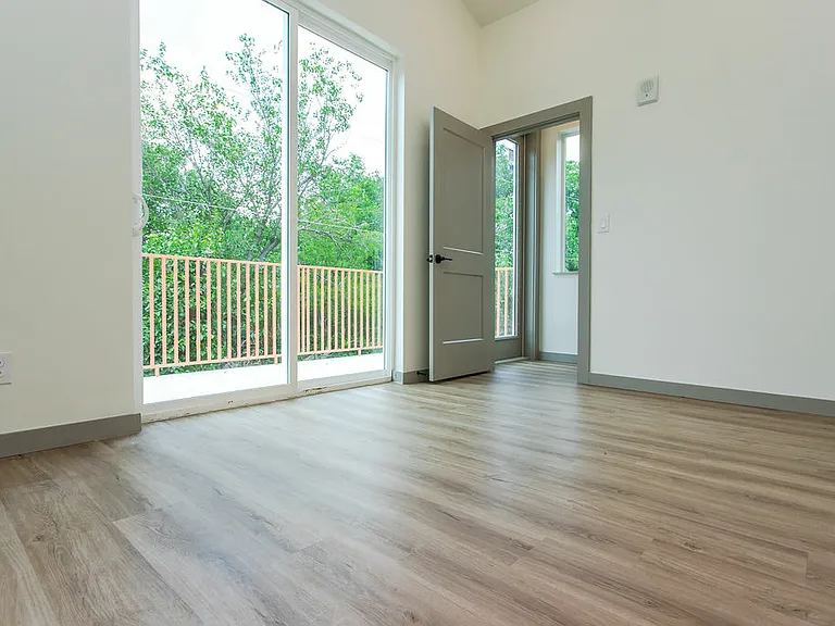 4001 Roseland Ave — Photo 32