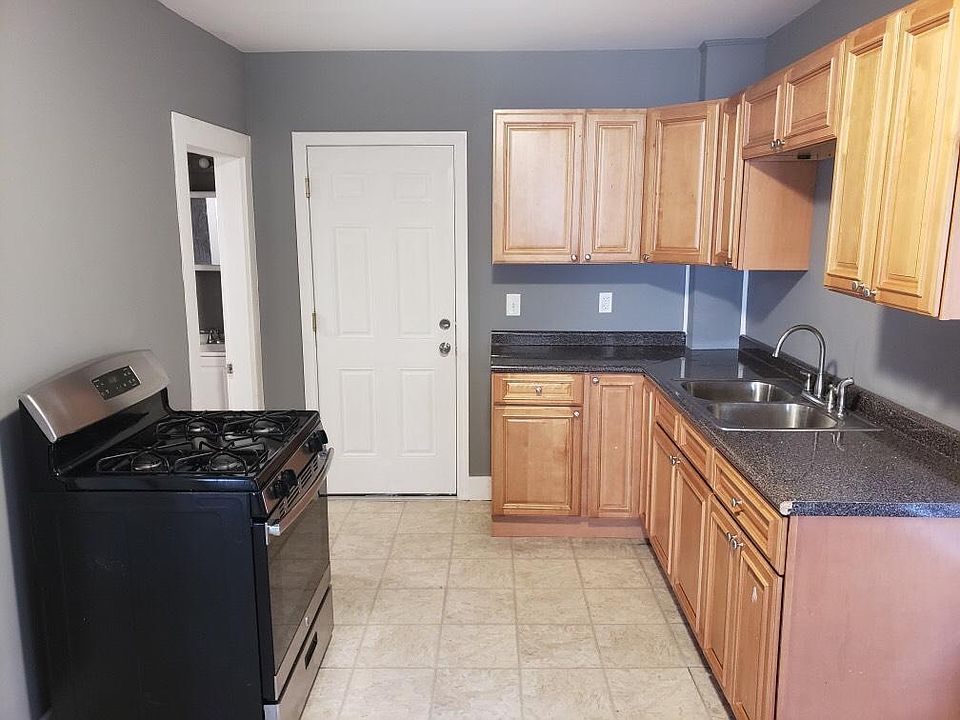 2nd image of 392 Bernon St