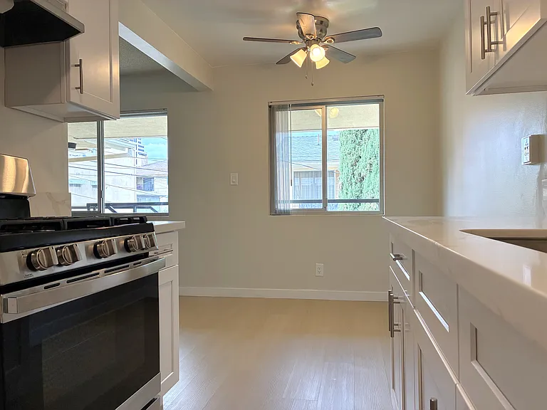 319 N Kenwood St #8 — Photo 7