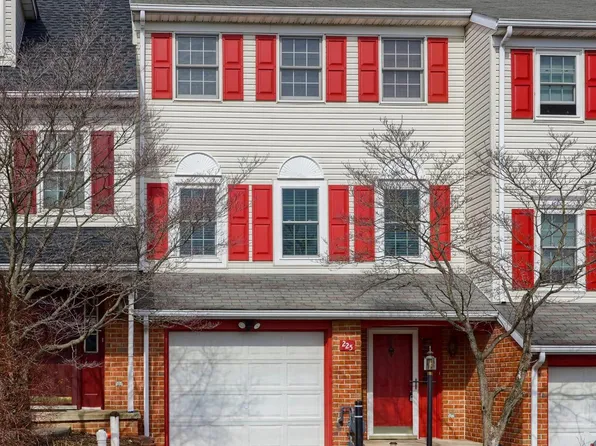 225 Robin Hill Cir, York, PA 17404