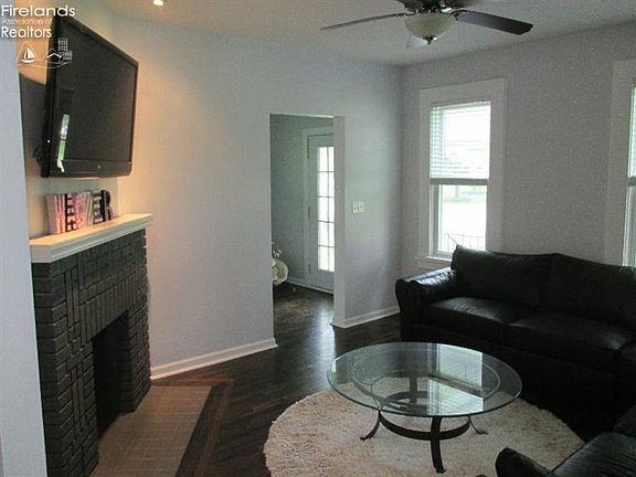 5th image of 1317 E Perkins Ave