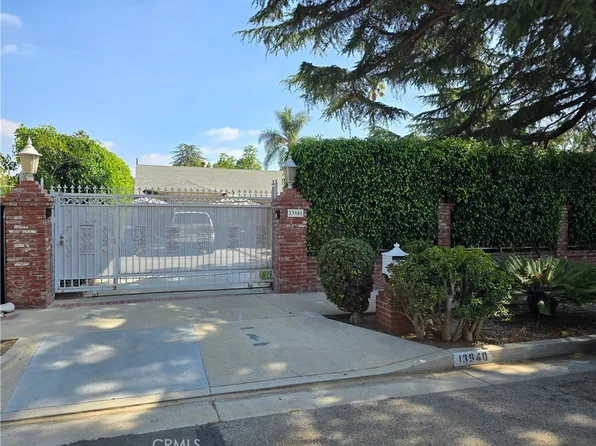 13940 Chandler Blvd, Van Nuys, CA 91401