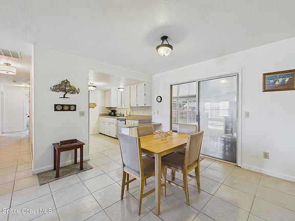 5th image of 2620 Woodland Dr