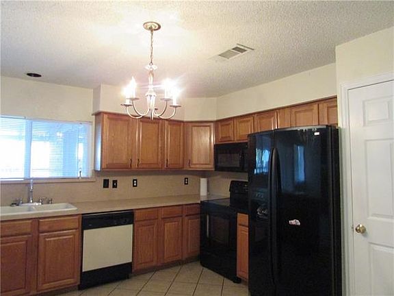 2nd image of 4825 Collingwood Dr