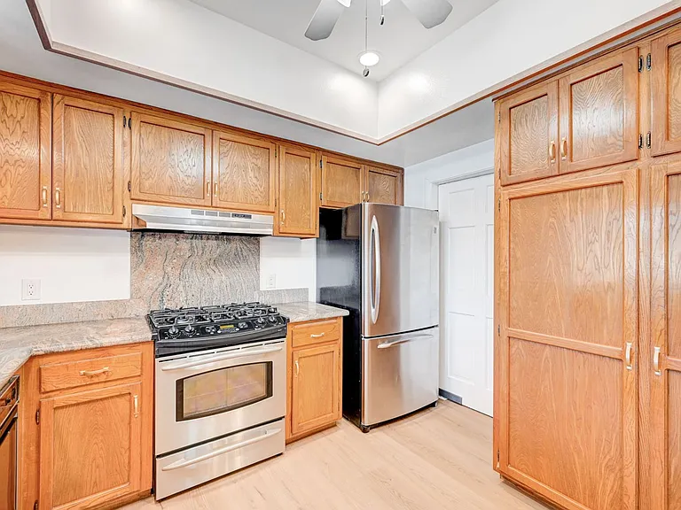 2916 W Oakey Blvd — Photo 6