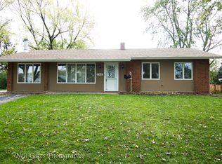 665 Edgemont Ln, Hoffman Estates, IL 60169