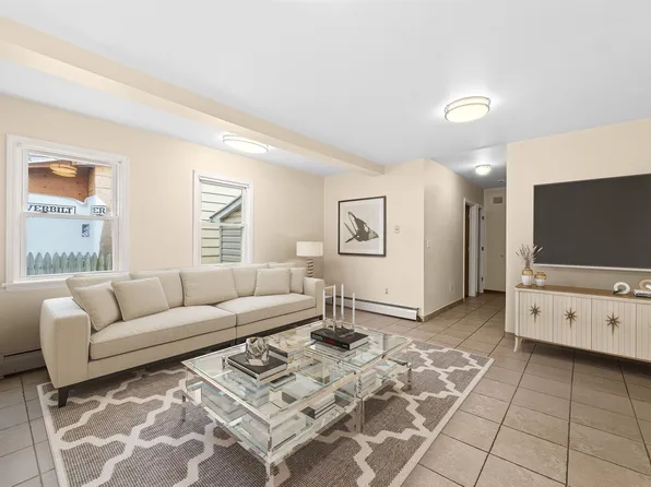 91 W 19th St, Bayonne, NJ 07002