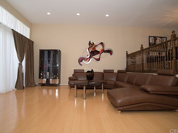 2nd image of 5205 White Oak Ave APT 5
