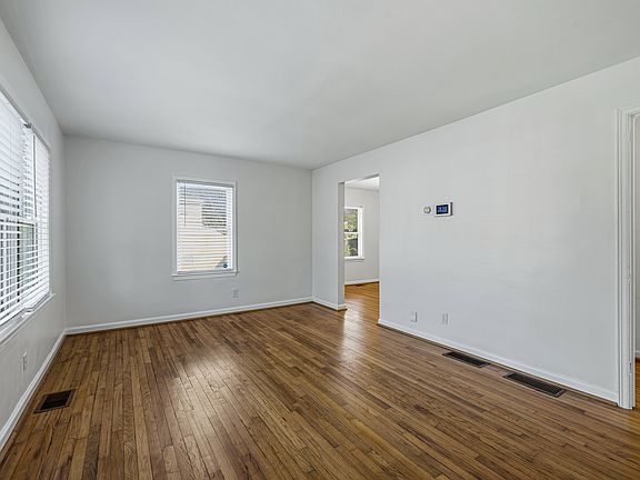 3rd image of 2583 Joyce Ave