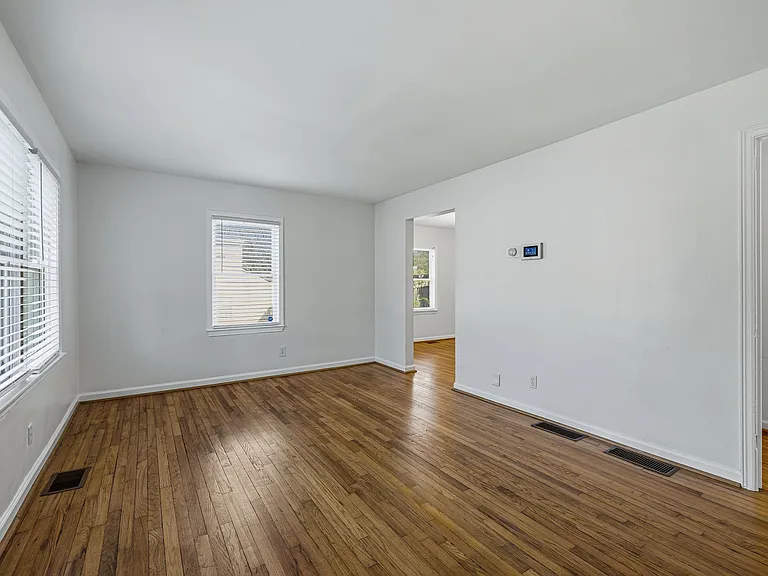 2583 Joyce Ave — Photo 3