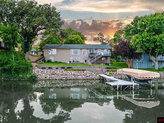 3rd image of 631 Shoreacres Dr