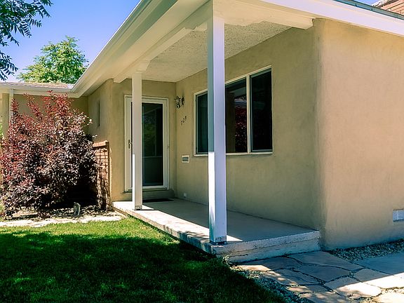 2nd image of 729 Alvarado Dr NE