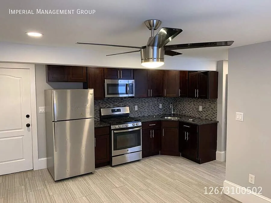 542 W King St — Photo 4
