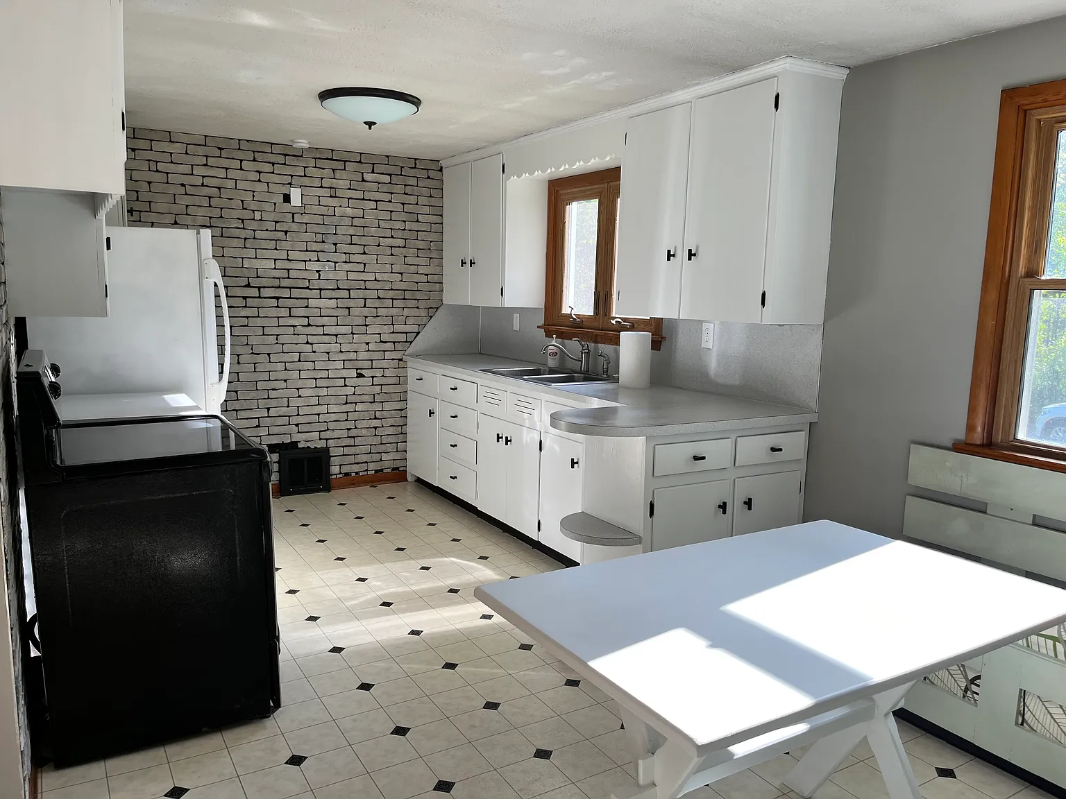 3 bed, 1.5 bath, 1408 sqft, $1,750 — Photo 4