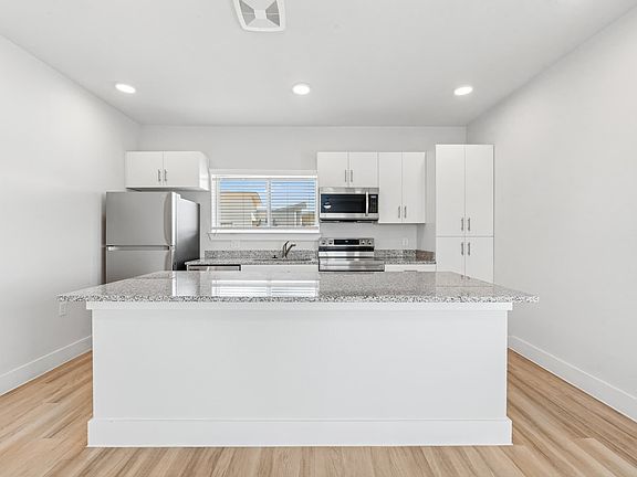 5th image of 1101 Biloxi Dr #232