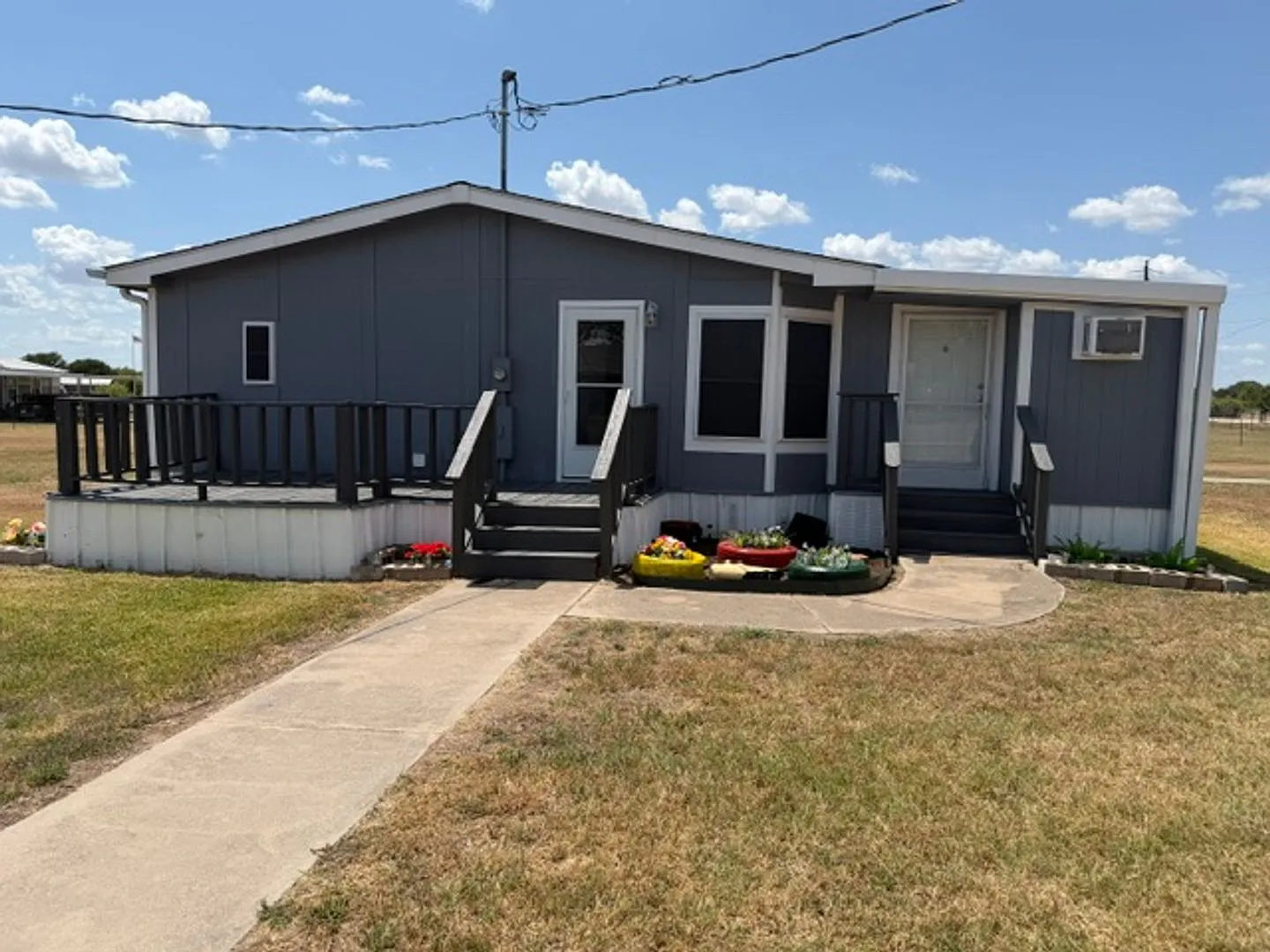 Outskirts of Waco with Office Space — Photo 3