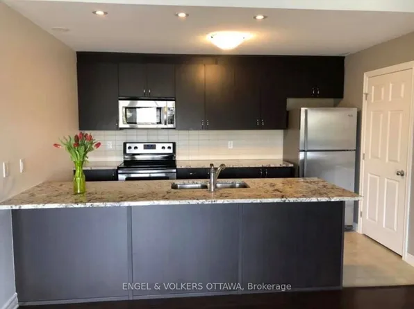 139 Harthill Way #68, Ottawa, ON K2J 5V1