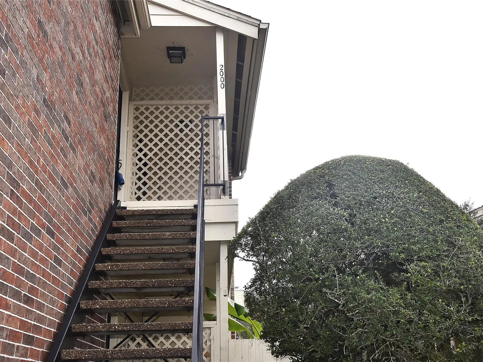 2 bed, 1.0 bath, 804 sqft, $1,250 — Photo 1