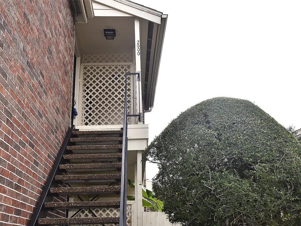 2121 El Paseo St #2000