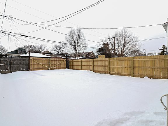 2nd image of 6944 S Artesian Ave