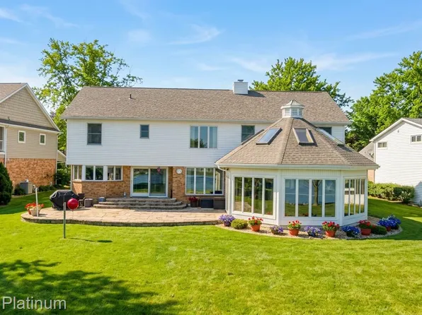 2863 Walmsley Circle Dr, Lake Orion, MI 48360